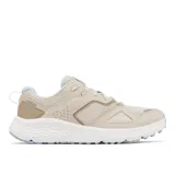 Zapatillas Columbia modelo Bethany de estilo urbano, color beige con detalles en tonos claros. Presentan una combinación de malla transpirable y sobrecapas de ante, con una mediasuela blanca estable y suela de caucho de alta tracción.