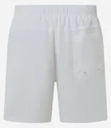 Bermuda básica masculina de microfibra en color negro, con cintura elástica ajustable mediante cordón y bolsillos laterales.