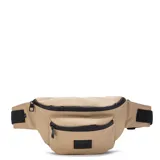 Riñonera color beige con detalles en negro, confeccionada en material impermeable. Cuenta con un compartimento principal con cierre, un bolsillo frontal con cierre y una correa ajustable con hebilla.
