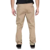 Pantalón chino color beige, de corte recto, con bolsillos laterales y traseros.