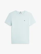 Remera celeste de corte slim, confeccionada en algodón, con cuello redondo y el logo de la marca bordado en el pecho.