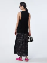Chaleco oversize negro con solapas, doble botonadura y bolsillos de ojal.