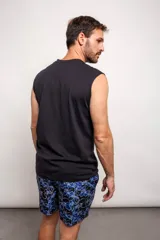 Short de baño estampado con flores, cordón ajustable, bolsillos laterales y suspensor interno.