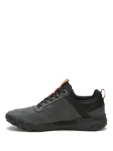 Sneaker Cat modelo Hex Ready Lo, color gris, confeccionada en cuero tipo nubuck y malla de nylon. Presenta suela de goma con tracción, detalles en color terracota en la lengüeta y el talón, y logo de la marca en el lateral.