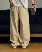 Pantalón de jean color beige, corte mega baggy.