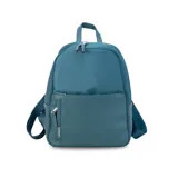 Mochila roja de nylon resistente con detalle en simil cuero. Tiene cierre principal, bolsillo frontal, bolsillo trasero con cierre y bolsillos laterales. Las correas son a tono.