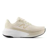 Championes New Balance More V6 color crema con logo blanco en el lateral, ideales para running.