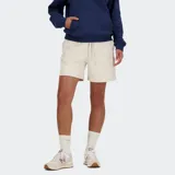 Short color crema con cintura elástica ajustable con cordón y logo tonal bordado en la esquina inferior izquierda. Confeccionado en felpa francesa de algodón.