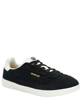 Championes Caterpillar modelo Pause Retro T-Toe, de color negro con suela blanca y detalles en dorado. Confeccionados en gamuza con cordones negros y suela de goma.