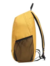 Mochila Caterpillar modelo Tokyo Urban Backpack en color amarillo, confeccionada en poliéster con revestimiento. Cuenta con un compartimento principal, bolsillos laterales de malla negra, asa superior y detalles de la marca en contraste.