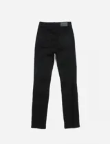 Pantalón de jean azul oscuro, corte skinny.