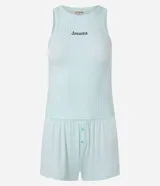 Conjunto de pijama compuesto por musculosa de rib con escote halter y bordado 'dreams', y short con cintura elástica y botones decorativos.