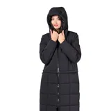 Campera multifunción modular color negro, con diseño matelaseado y capucha desmontable. Su sistema de cierres permite transformarla en cuatro versiones: campera larga, campera corta, chaleco largo y chaleco corto.
