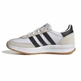 Championes Adidas Run 70s 2.0, color blanco con detalles en negro y suela color caramelo. Presentan las tres tiras clásicas de Adidas en los laterales.