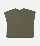 Blusa tipo muscle tee de corte holgado, confeccionada en tejido rib acanalado, con escote redondo y diseño sin mangas.