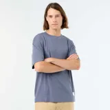 Camiseta de algodon gris con cuello redondo y mangas cortas de corte holgado.