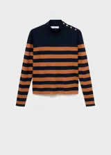 Jersey de punto fino con diseño a rayas horizontales en azul marino y marrón. Presenta cuello perkins, manga larga y cierre de botones decorativos efecto joya en el hombro.