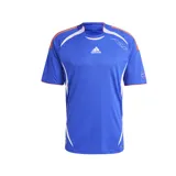 Camiseta de fútbol Adidas F50 azul con rayas verticales en relieve, detalles en blanco en los laterales y cuello, y detalles en naranja en los hombros y mangas.