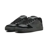 Championes Puma Park Lifestyle II, color gris topo y negro, confeccionados con diseño urbano de inspiración skate.