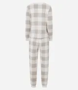 Pijama largo Lov de dos piezas confeccionado en tricot liviano. Incluye remera de manga larga con escote redondo y pantalón jogger con cintura elástica y puños ajustados, todo con estampa a cuadros en tonos beige y blanco.