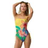 Malla enteriza strapless modelo Bliss Bandeau de Rip Curl, con diseño estampado floral tropical sobre base amarilla y detalles en los laterales.