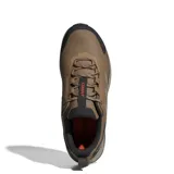 Championes Adidas Terrex Anylander color marrón con detalles en negro y rojo. Capellada de textil liviano con puntera reforzada, mediasuela de EVA y suela Traxion.