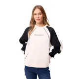 Buzo de cuello redondo con diseño color block, cuerpo en color beige y mangas en color negro. Presenta costuras decorativas en contraste y logo estampado en el pecho.