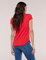 Remera de modal marca Cupio, color verde, de diseño clásico con cuello redondo a la base y mangas cortas.