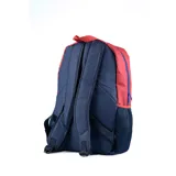 Mochila de poliéster azul y roja con el escudo del Club Nacional de Football en el centro. Cuenta con un bolsillo frontal con cierre y bolsillos laterales de malla.