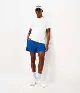 Bermuda deportiva Get Over de corte corto y ajuste suelto, confeccionada en tejido técnico de poliéster y elastano. Cuenta con cintura elástica y recortes con tecnología láser para mayor ventilación.