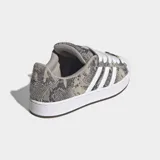 Championes Adidas Superstar ST de estilo skate, con exterior estampado en animal print de serpiente en tonos grises y tostados, las icónicas tres tiras blancas en los laterales y la clásica puntera de concha de goma blanca. Cuentan con cordones anchos blancos, lengüeta acolchada y suela chunky blanca con detalles marrones.