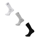 Pack de tres pares de medias deportivas New Balance, caña media (crew). Incluye un par blanco, un par gris melange y un par negro.