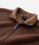 Buzo abierto de hombre confeccionado en tejido sherpa color marrón, con cuello alto, cierre frontal completo y bolsillos laterales. Presenta un diseño de calce regular con acabado interior polar para mayor abrigo.