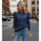 Buzo tipo hoodie de color azul marino, confeccionado en tejido suave con diseño de mangas princesa fruncidas en los hombros. Presenta capucha con cordones ajustables y puños elásticos.