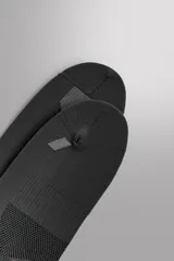 Pack de dos pares de calcetines deportivos de corte bajo, confeccionados en tejido técnico elástico con zonas de ventilación y refuerzos en talón y puntera.