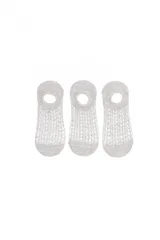 Pack de tres pares de medias invisibles color gris con diseño calado.