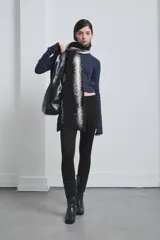 Calza negra de jersey grueso con elasticidad.