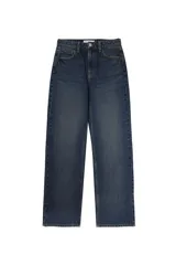 Jean de tiro alto confeccionado en denim azul oscuro, con corte recto, diseño clásico de cinco bolsillos y cierre frontal con cremallera y botón metálico.