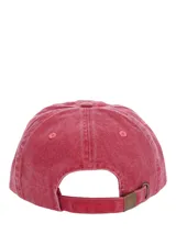 Gorra clásica de algodón orgánico con efecto lavado, color rosa oscuro, con bordado de perro basset hound en el frente y ajuste de hebilla metálica.