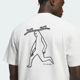 Remera blanca de manga corta Adidas Originals, colaboración con Mark Gonzales. Presenta corte holgado, cuello redondo y diseño estampado en el frente y la espalda.