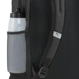 Mochila Puma modelo Buzz, color negro, con gran logo Puma en relieve en el panel frontal. Presenta un bolsillo superior con cierre y un bolsillo lateral de malla.