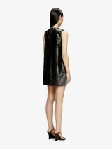 Minivestido Diesel D-Ares sin mangas, confeccionado en viscosa con acabado recubierto de efecto cuero y detalle de cadena alrededor del cuello.