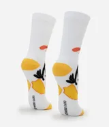 Medias de caña larga blancas con estampa del Pato Lucas, puntera y talón en color amarillo.