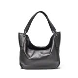 Cartera tipo hobo de cuero negro con diseño amplio, asa única reforzada y herrajes metálicos plateados.