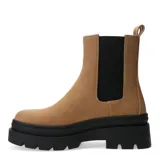 Botas tipo Chelsea de caña media en color beige, con paneles elásticos laterales y suela track de plataforma gruesa al tono.