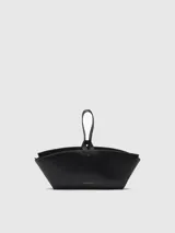 Mini bolso negro de piel bovina con asa de mano.