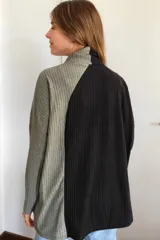 Polerón de cuello alto con diseño bicolor en negro y verde oliva. Confeccionado en tejido de punto acanalado, presenta un corte holgado y asimétrico con mangas largas.