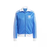 Chaqueta deportiva Adidas Beckenbauer color celeste con cuello, puños y ruedo blancos. Presenta cierre frontal, bolsillos laterales con cierre y las tres líneas características de la marca en color blanco sobre las mangas.