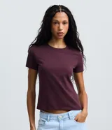 Remera básica de cuello redondo y manga corta, confeccionada en algodón suave y transpirable. Diseño liso y versátil de la marca Blue Steel.