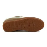 Championes casuales Diadora modelo Bamtelo, color marrón topo con logo lateral en color crema. Tienen cordones a tono y suela de goma color caramelo.